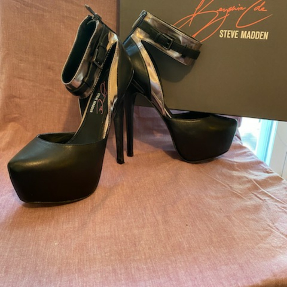 Keyshia Cole by Steve Madden